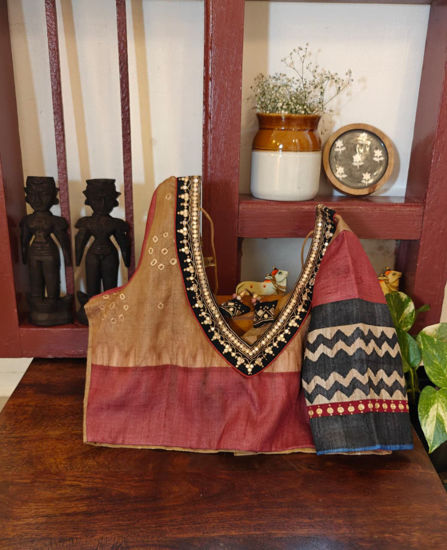 Sungudi. Hand-knotted.