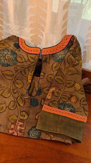 Ochre Stories, Painted in Threads